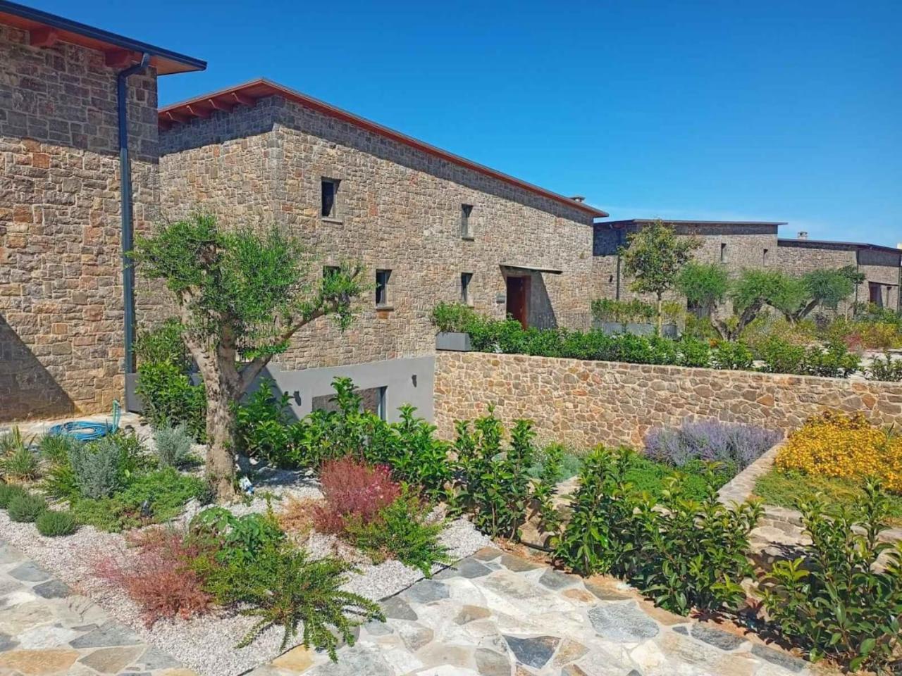 Real Life Homes Luxurious Seafront Villas Each With Their Own Private Pools Korakochori Bagian luar foto