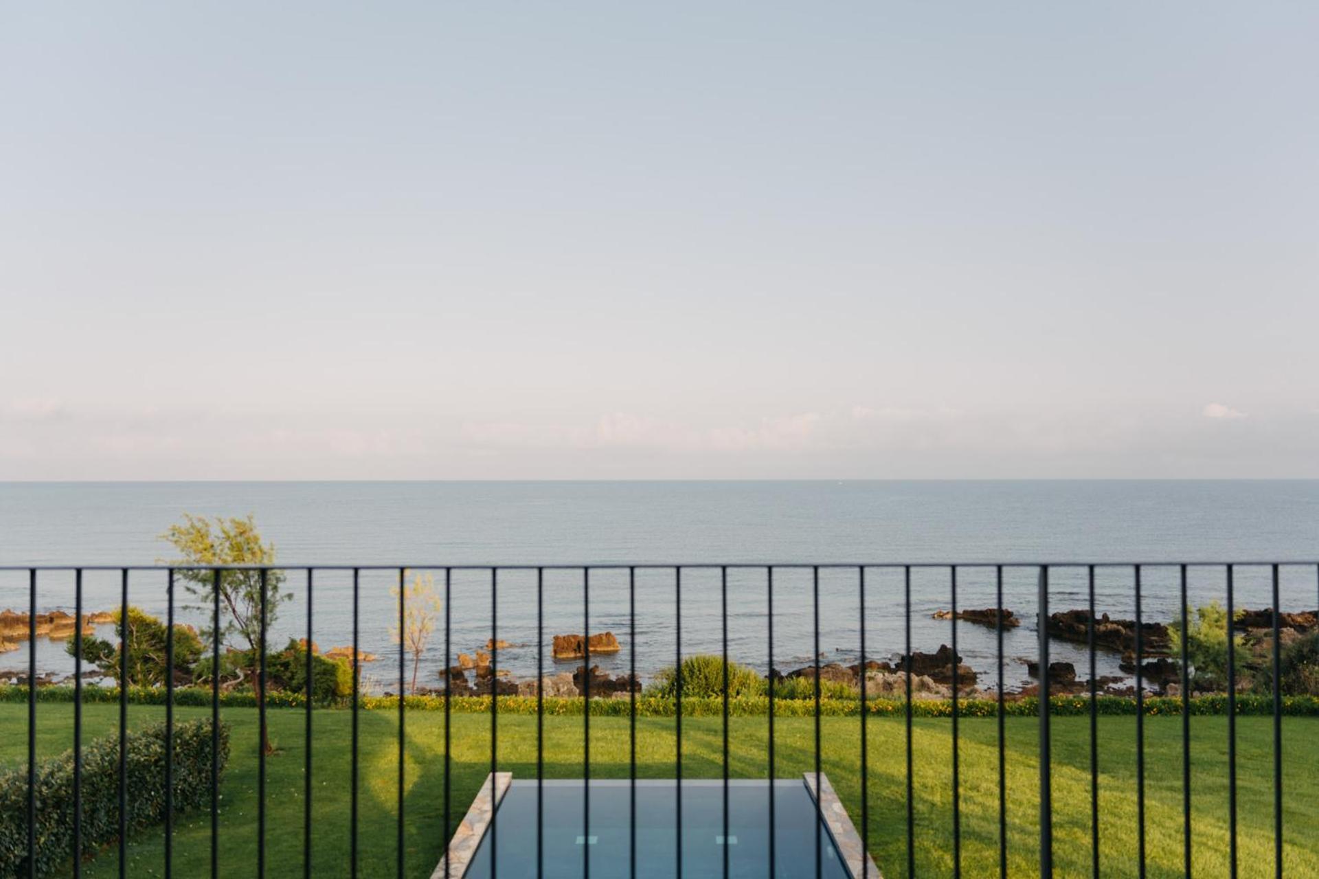 Real Life Homes Luxurious Seafront Villas Each With Their Own Private Pools Korakochori Bagian luar foto